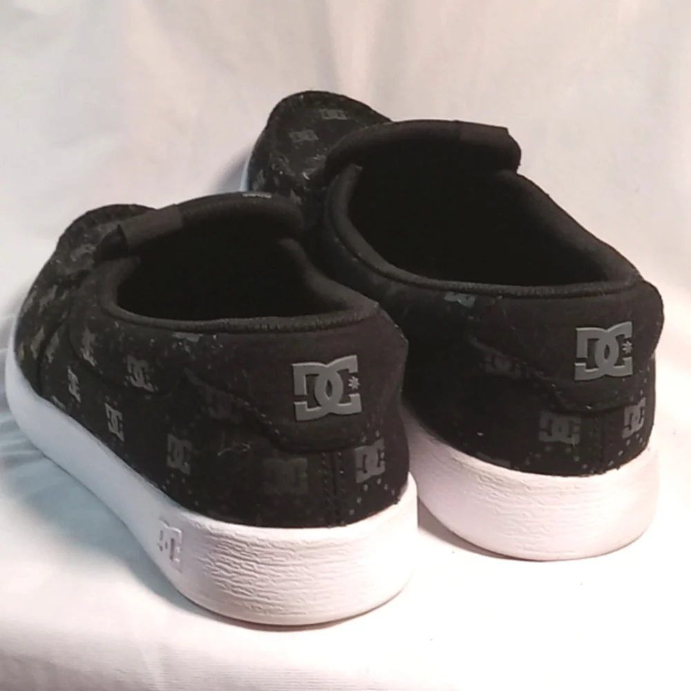 DC SHOES canvas slip on all over logo skate shoes